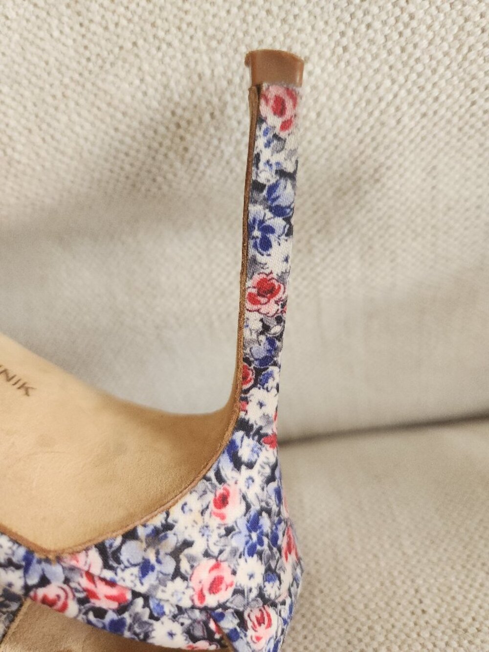 Manolo Blahnik Floral Print Satin Strappy High Heel Sandals - Sz 39 - Picture 9 of 15